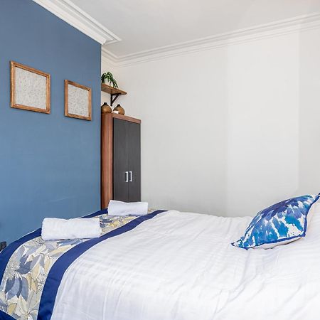 Coronation House By Yourstays - 3 Bedroom House In Newcastle-Under-Lyme Stoke-on-Trent 외부 사진