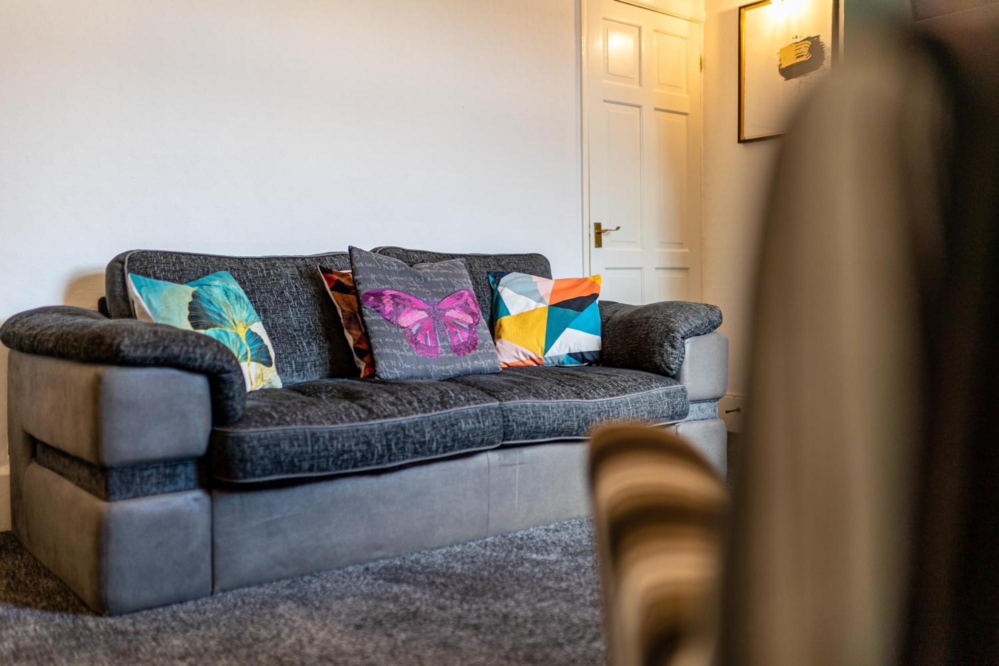 Coronation House By Yourstays - 3 Bedroom House In Newcastle-Under-Lyme Stoke-on-Trent 외부 사진