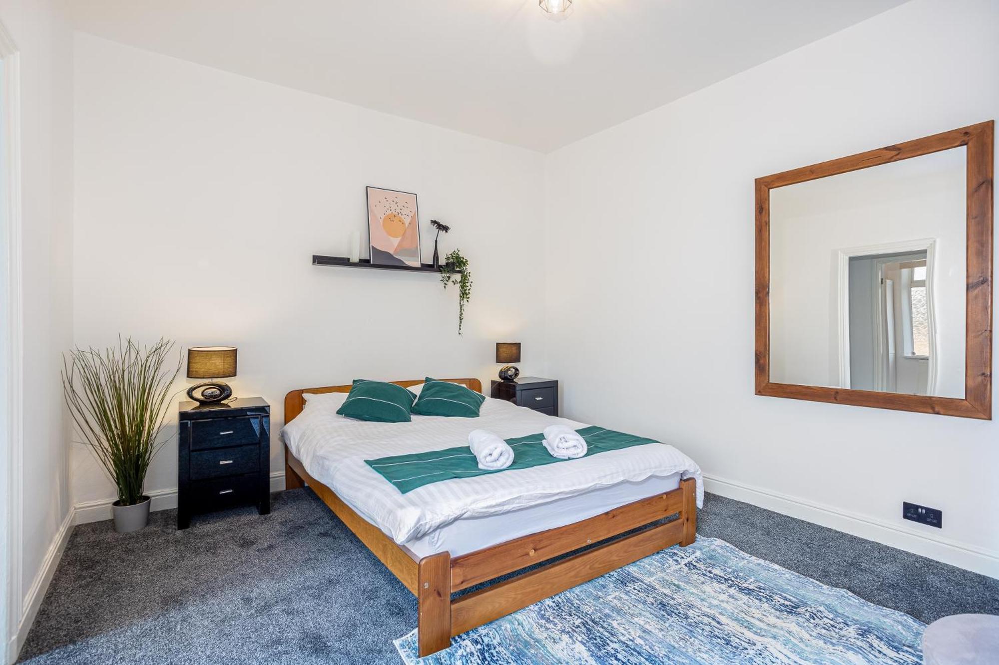 Coronation House By Yourstays - 3 Bedroom House In Newcastle-Under-Lyme Stoke-on-Trent 외부 사진