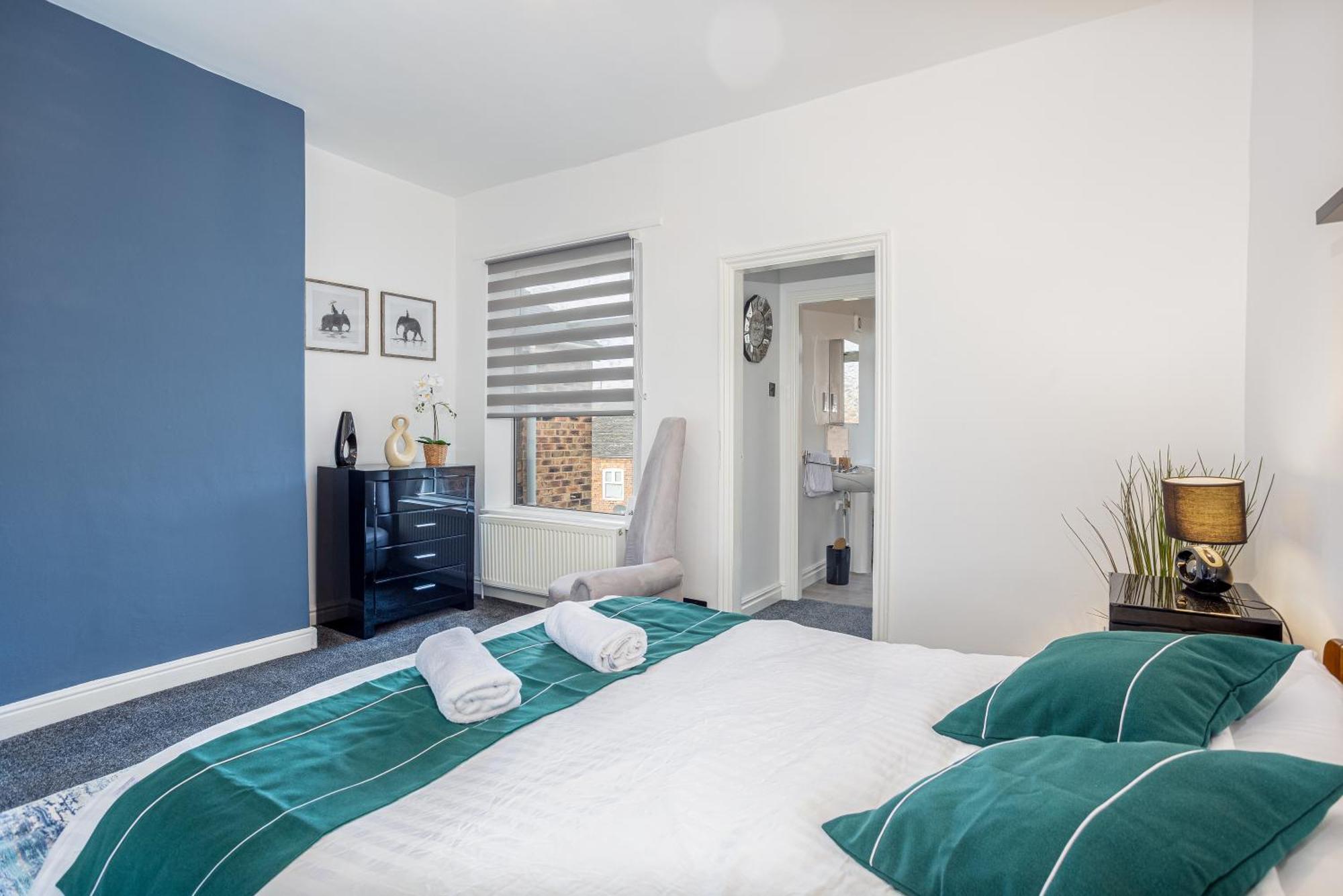 Coronation House By Yourstays - 3 Bedroom House In Newcastle-Under-Lyme Stoke-on-Trent 외부 사진