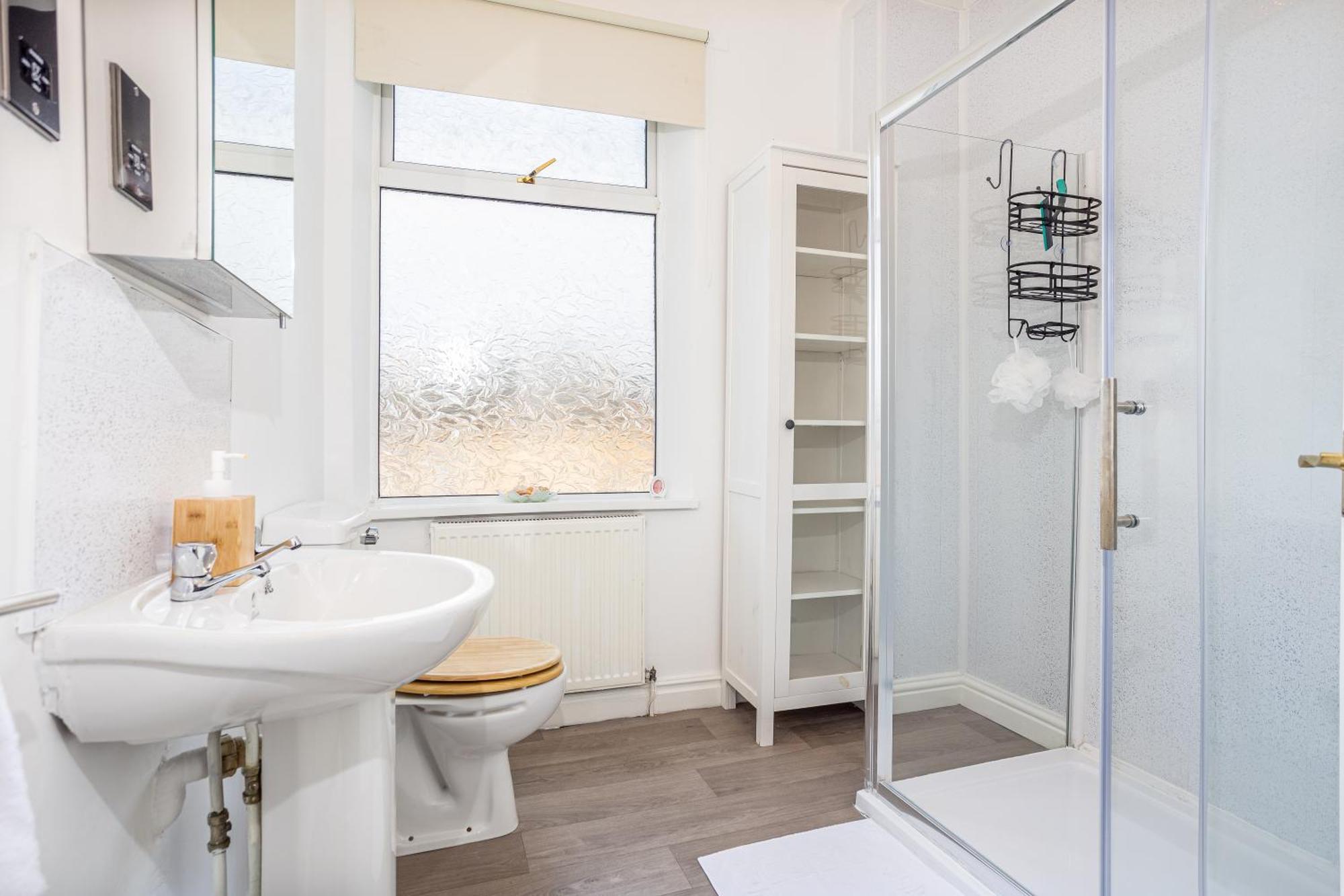 Coronation House By Yourstays - 3 Bedroom House In Newcastle-Under-Lyme Stoke-on-Trent 외부 사진