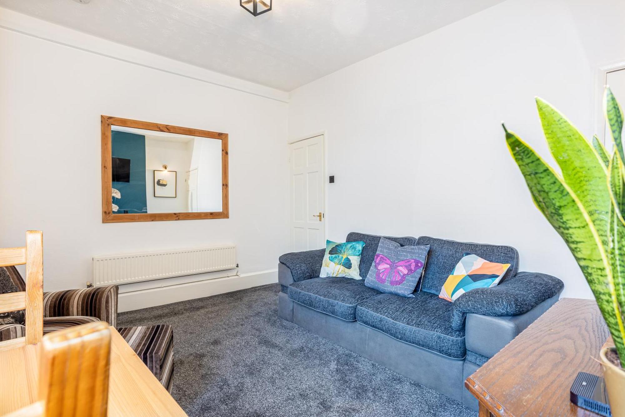 Coronation House By Yourstays - 3 Bedroom House In Newcastle-Under-Lyme Stoke-on-Trent 외부 사진
