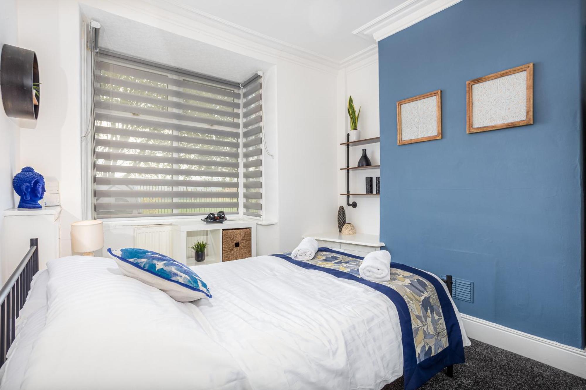 Coronation House By Yourstays - 3 Bedroom House In Newcastle-Under-Lyme Stoke-on-Trent 외부 사진
