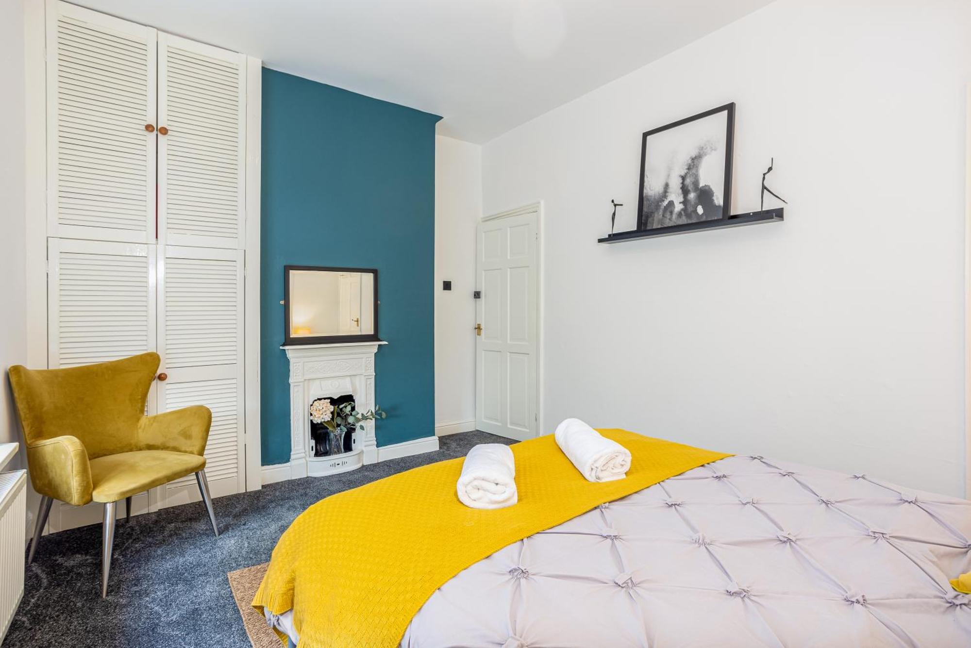 Coronation House By Yourstays - 3 Bedroom House In Newcastle-Under-Lyme Stoke-on-Trent 외부 사진